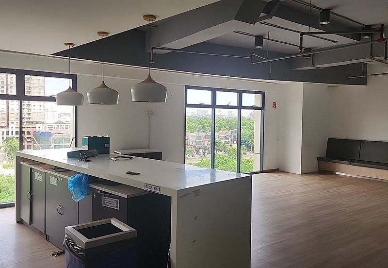 Sapura Mines - Bright Fully Fitted Office with Beautiful Scenery 