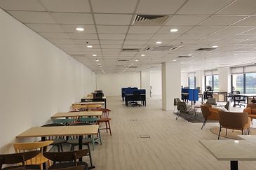 Sapura Mines - Stylish New Office Fully Fitted with Lake View 