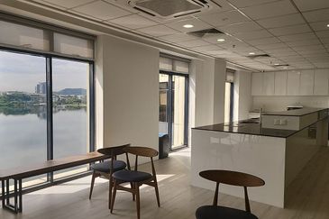 Sapura Mines - Stylish New Office Fully Fitted with Lake View 