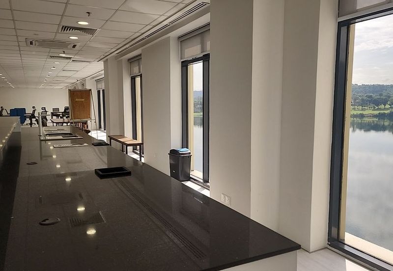 Sapura Mines - Stylish New Office Fully Fitted with Lake View 