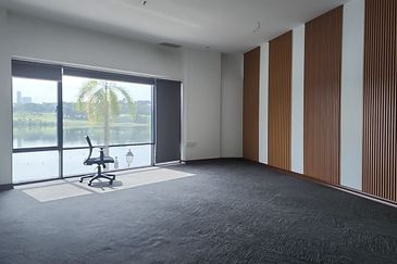 Sapura Mines - Clean and Modern Office Space with Lake View