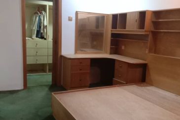 1.5-storey Terraced House For Sale