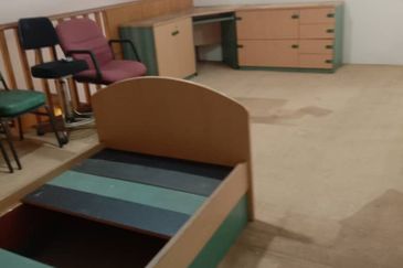 1.5-storey Terraced House For Sale