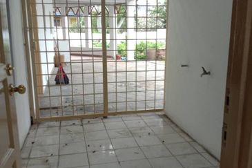 1.5-storey Terraced House For Sale