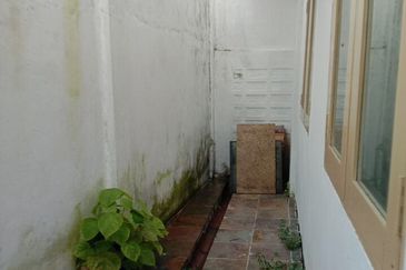 1.5-storey Terraced House For Sale