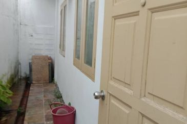 1.5-storey Terraced House For Sale