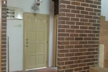 1.5-storey Terraced House For Sale