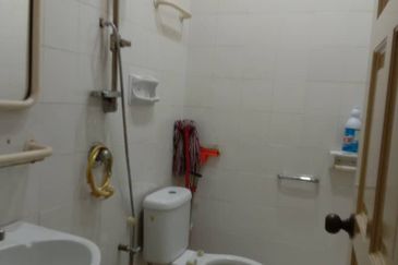 1.5-storey Terraced House For Sale