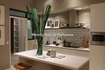 East Parc @ Menjalara