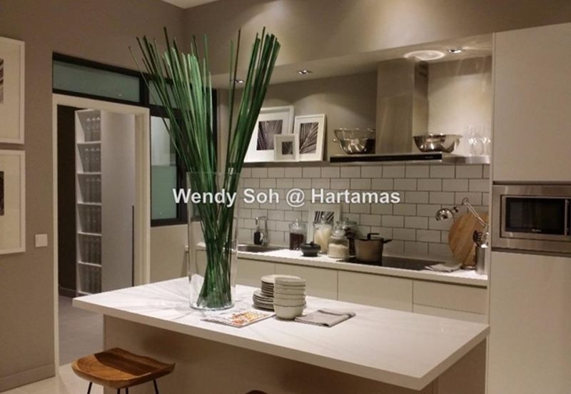 East Parc @ Menjalara