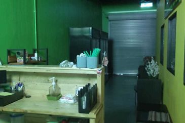 A double storey shophouse for sale in Bandar Satelit, Muadzam Shah, Pahang Darul Makmur