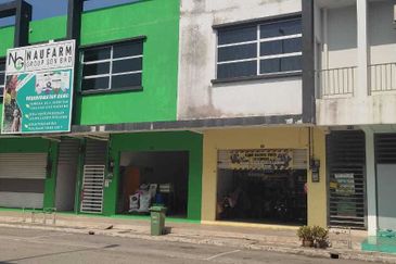 A double storey shophouse for sale in Bandar Satelit, Muadzam Shah, Pahang Darul Makmur