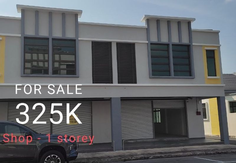 A newly completed single storey shop with 14 to 20 feet ceiling height for sale in Taman Tangga Batu Perdana, Tanjung Kling, Melaka Tengah