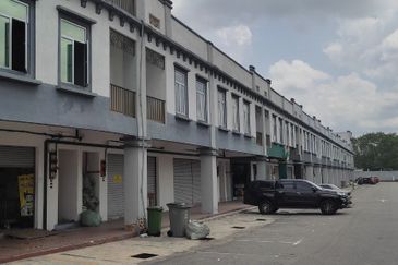 Wholesale shop lot for sale in Pulau Sebang @ Tampin, Alor Gajah, Melaka