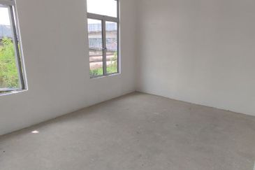 Wholesale shop lot for sale in Pulau Sebang @ Tampin, Alor Gajah, Melaka