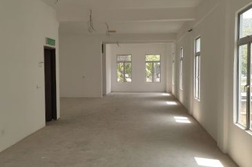 Wholesale shop lot for sale in Pulau Sebang @ Tampin, Alor Gajah, Melaka