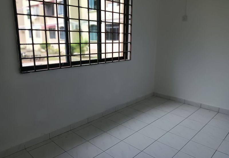 An apartment unit located on the ground floor at Pangsapuri Kesidang Seksyen 2, Melaka Tengah for rent