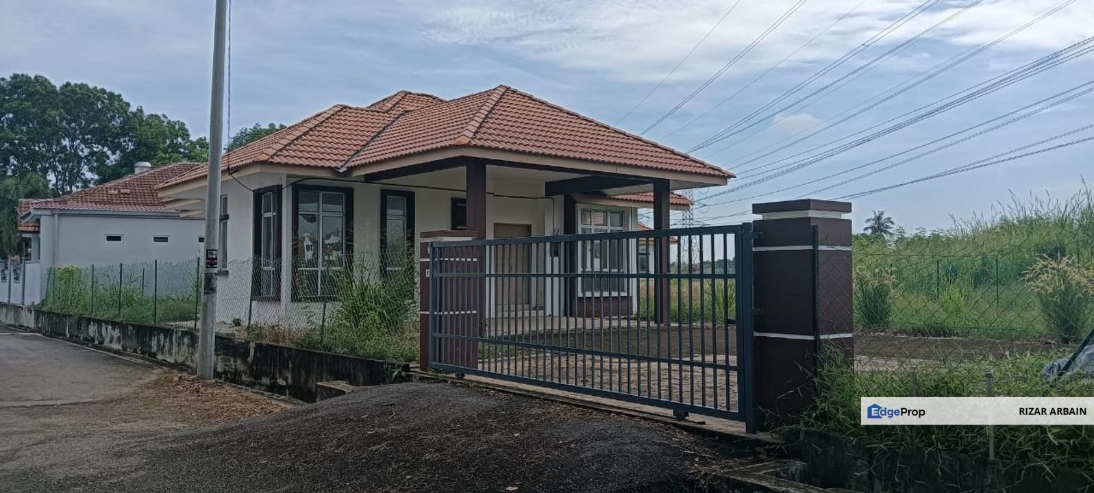 Rumah sesebuah dengan keluasan tanah yang luas di Taman Tanjong Minyak, Melaka Tengah untuk dijual, Melaka, Melaka Tengah