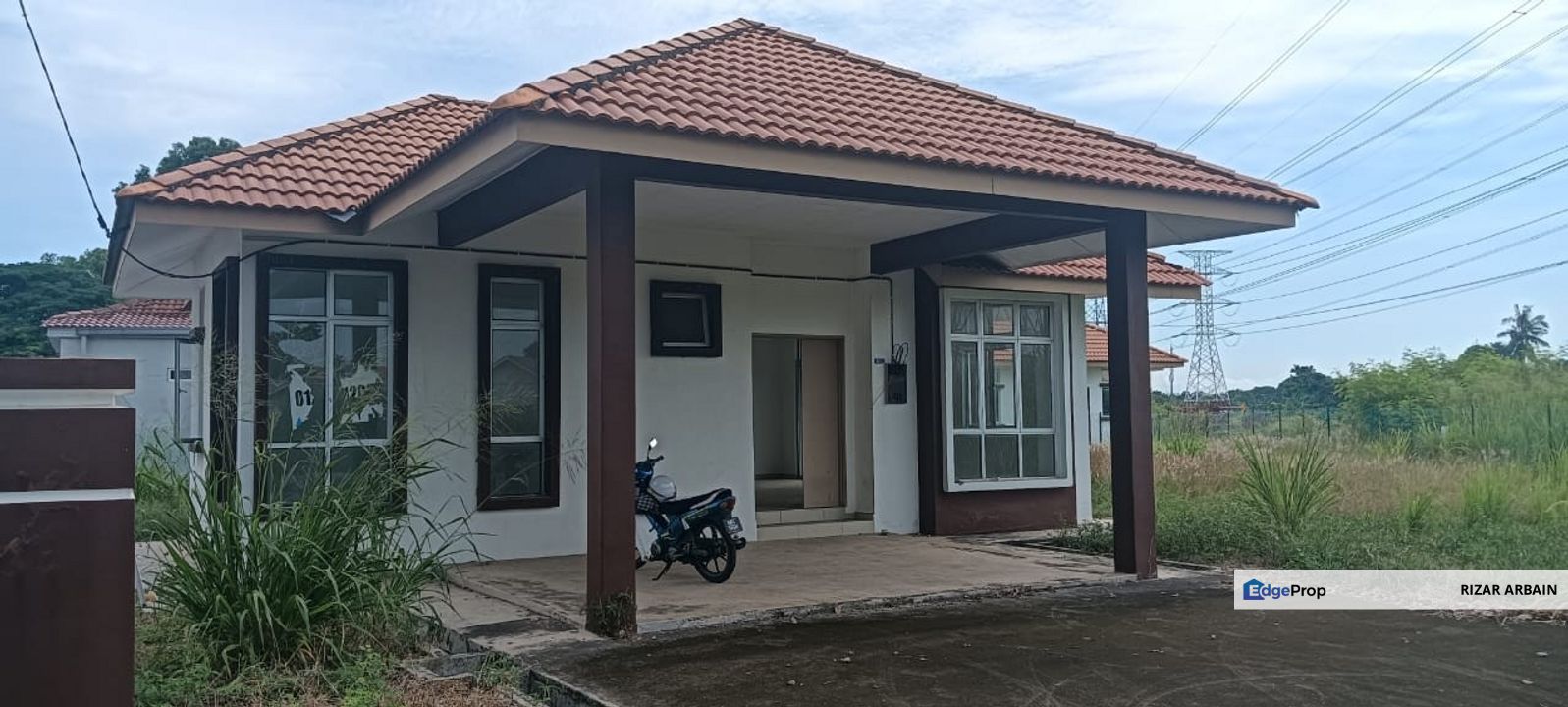 Rumah sesebuah dengan keluasan tanah yang luas di Taman Tanjong Minyak, Melaka Tengah untuk dijual, Melaka, Melaka Tengah