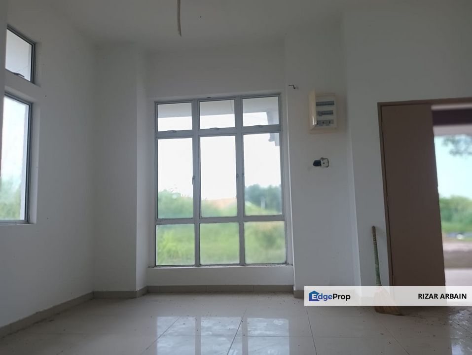 Rumah sesebuah dengan keluasan tanah yang luas di Taman Tanjong Minyak, Melaka Tengah untuk dijual, Melaka, Melaka Tengah