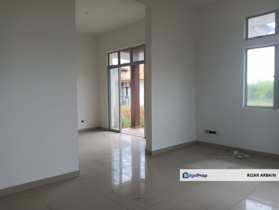 Rumah sesebuah dengan keluasan tanah yang luas di Taman Tanjong Minyak, Melaka Tengah untuk dijual, Melaka, Melaka Tengah