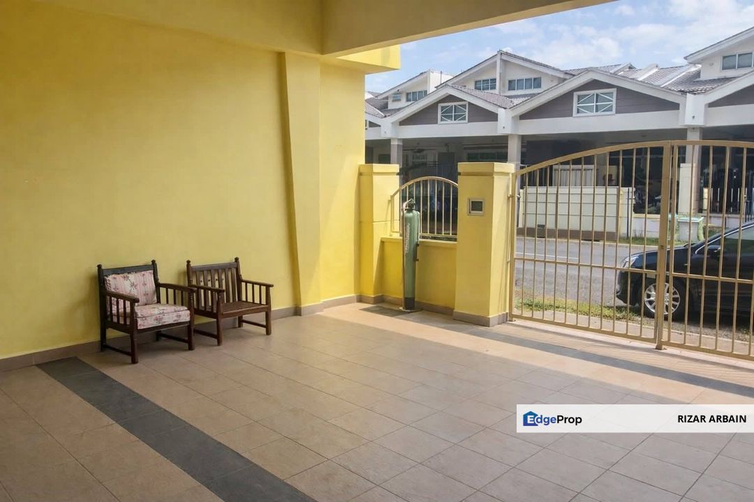 A single storey terrace house for sale in Taman Tasik Sejati near Pasaraya Billion, Johor, Segamat