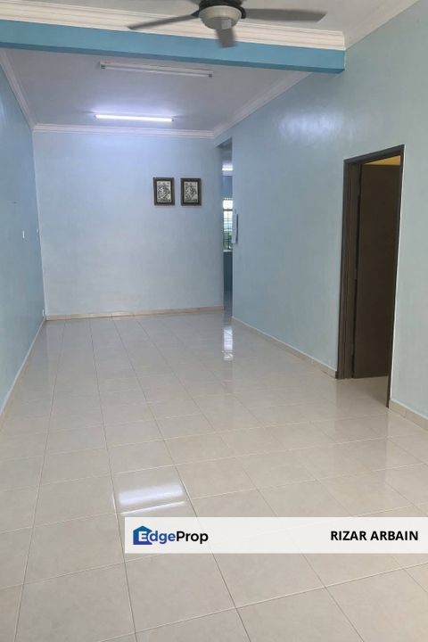 A single storey terrace house for sale in Taman Tasik Sejati near Pasaraya Billion, Johor, Segamat