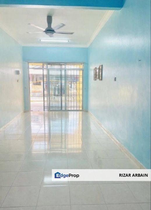 A single storey terrace house for sale in Taman Tasik Sejati near Pasaraya Billion, Johor, Segamat