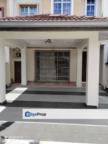 Putra Permai Sec 10 , Carporch Newly Tiled  Looks Trendy !!, Selangor, Subang Jaya