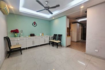 Big Spacious Corner Lot For Sales