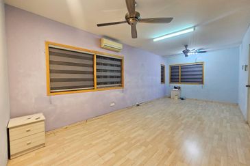 Big Spacious Corner Lot For Sales