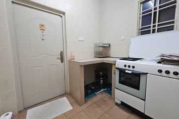 Big Spacious Corner Lot For Sales