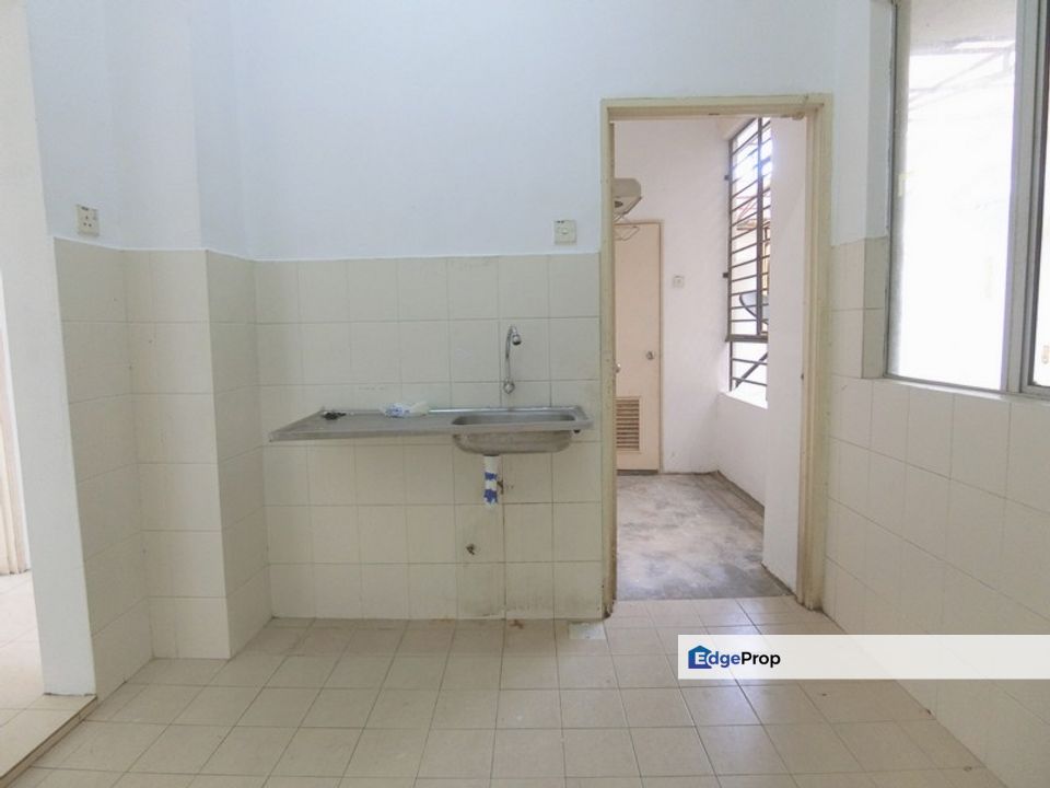 (((Sold))) Laman Suria Apartment Kajang Utama With Pool Gated Guarded Furnished, Selangor, Bangi