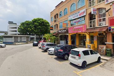 Freehold!! Bandar Puteri Puchong 3 Storey Shop 22x75 Tenanted