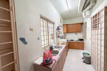 Taman Pinggiran Putra