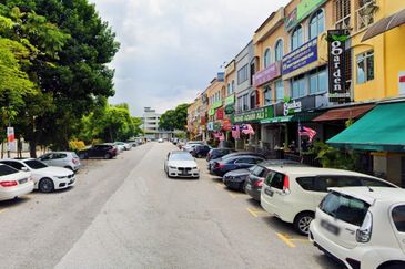 Rental Return 4% Bandar Puteri Puchong 3sty Shop 22x75 Prime Location