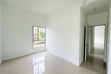 Lakefront Condominium | Emerald Hills @ Alam Damai