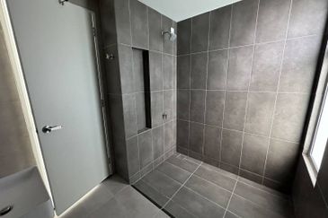 Lakefront Condominium | Emerald Hills @ Alam Damai