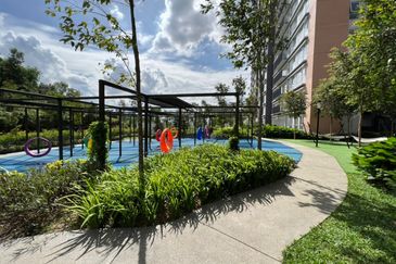 Lakefront Condominium | Emerald Hills @ Alam Damai