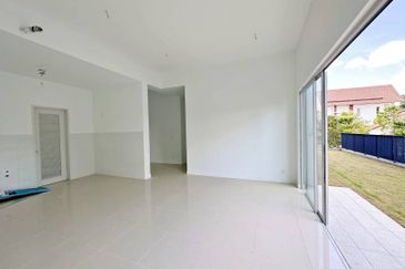 Lakefront Condominium | Emerald Hills @ Alam Damai