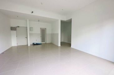 Lakefront Condominium | Emerald Hills @ Alam Damai