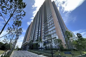 Lakefront Condominium | Emerald Hills @ Alam Damai