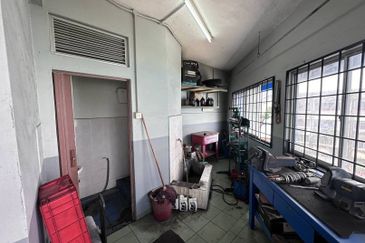 Corner With 5% Roi!! Jalan Ipoh 4 Sty Freehold Shop Sentul Barat Mrt