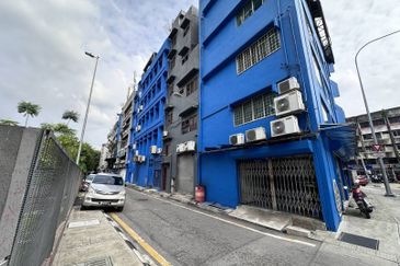 Corner With 5% Roi!! Jalan Ipoh 4 Sty Freehold Shop Sentul Barat Mrt