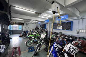 Corner With 5% Roi!! Jalan Ipoh 4 Sty Freehold Shop Sentul Barat Mrt