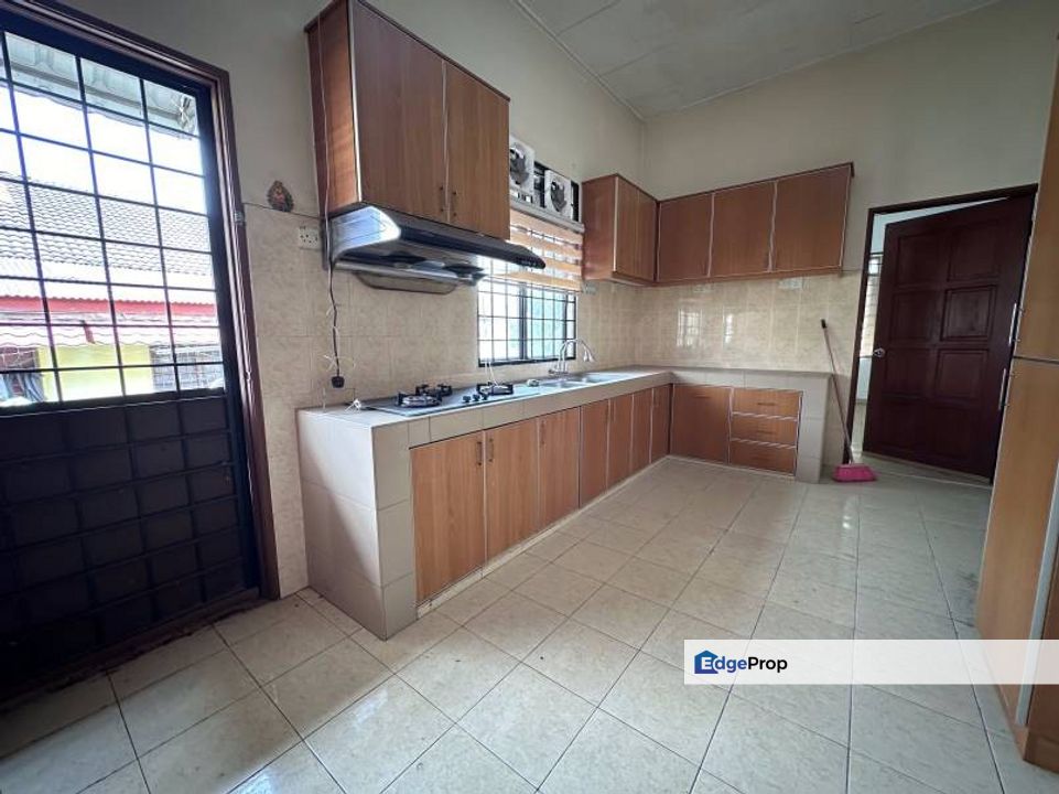 Nilai Desa Cempaka 1 Sty 42x70 Corner House 20ft Land Reno Extendend, Negeri Sembilan, Nilai