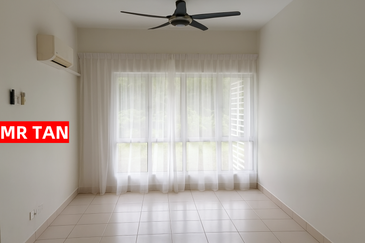 Full Loan 🔥 D'Camelia Court Nilai Impian Partly Furnished Newly Paint