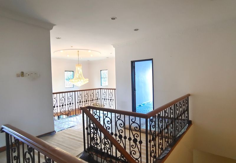 Kota Kemuning Bunglow Fully Renoveted 