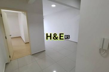 Gravit8 condominium Klang