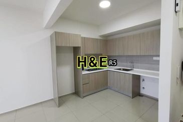 Gravit8 condominium Klang